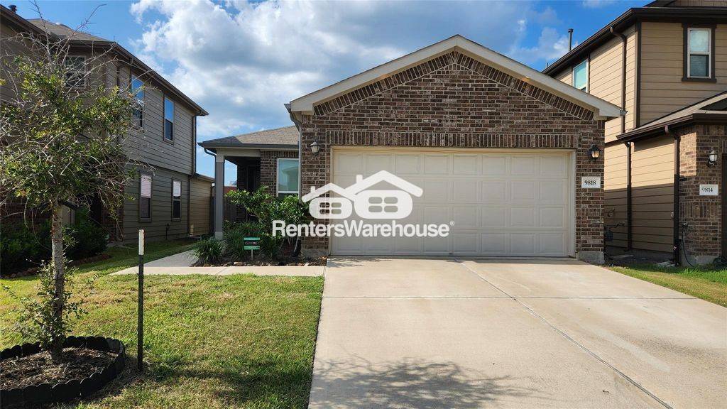 9818 Mls Fld Dr in Houston, TX - Building Photo