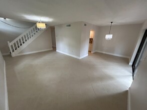 11487 SW 109th Rd in Miami, FL - Building Photo - Building Photo