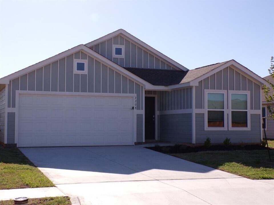 2208 Bleecker St in Yukon, OK - Building Photo