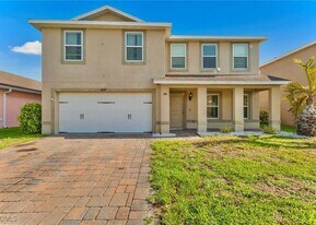 10329 Canal Brook Ln in Lehigh Acres, FL - Building Photo