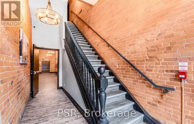 2870-2870 Dundas St W in Toronto, ON - Building Photo - Building Photo