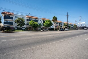 Canyon Village in North Hollywood, CA - Building Photo