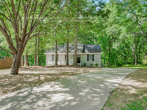 225 Peach Forest Pl in Douglasville, GA - Building Photo - Building Photo