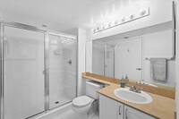 75 Collins Ave, Unit 2911 in Miami Beach, FL - Building Photo - Building Photo