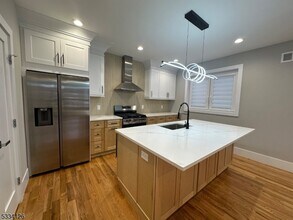 8 Washington St-Unit -B in Montclair, NJ - Building Photo - Building Photo