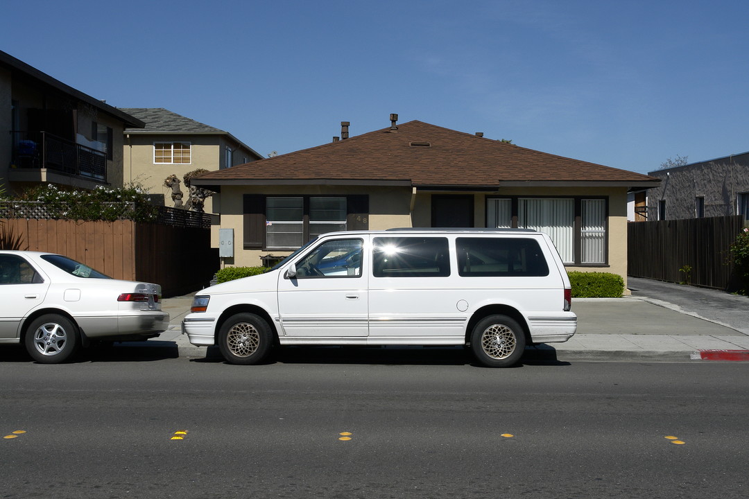 148 Roosevelt Ave in Redwood City, CA - Foto de edificio