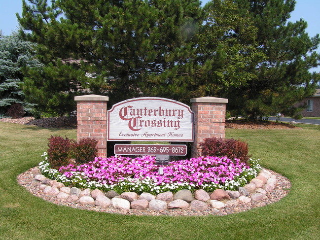 Canterbury Crossing in Brookfield, WI - Foto de edificio - Building Photo