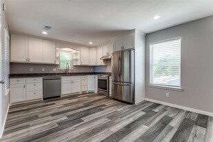 606 Ridgeline Dr in Hurst, TX - Building Photo