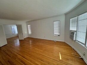 124 Sweetzer Ave in Los Angeles, CA - Building Photo - Building Photo