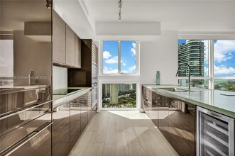 1080 Brickell Ave, Unit 3801 in Miami, FL - Foto de edificio - Building Photo