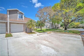 15743 Woodgate Pl in Sunrise, FL - Building Photo - Building Photo