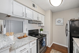 Hunters Pointe in Pensacola, FL - Foto de edificio - Interior Photo