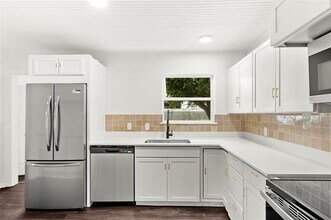 11803 Abston Ln in Dallas, TX - Building Photo - Building Photo