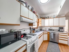 1414 W Henderson St, Unit HC in Chicago, IL - Building Photo - Building Photo