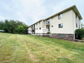 1831 Fuller Rd in West Des Moines, IA - Building Photo - Building Photo