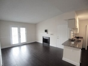 2550 N Alafaya Trail in Orlando, FL - Building Photo - Building Photo
