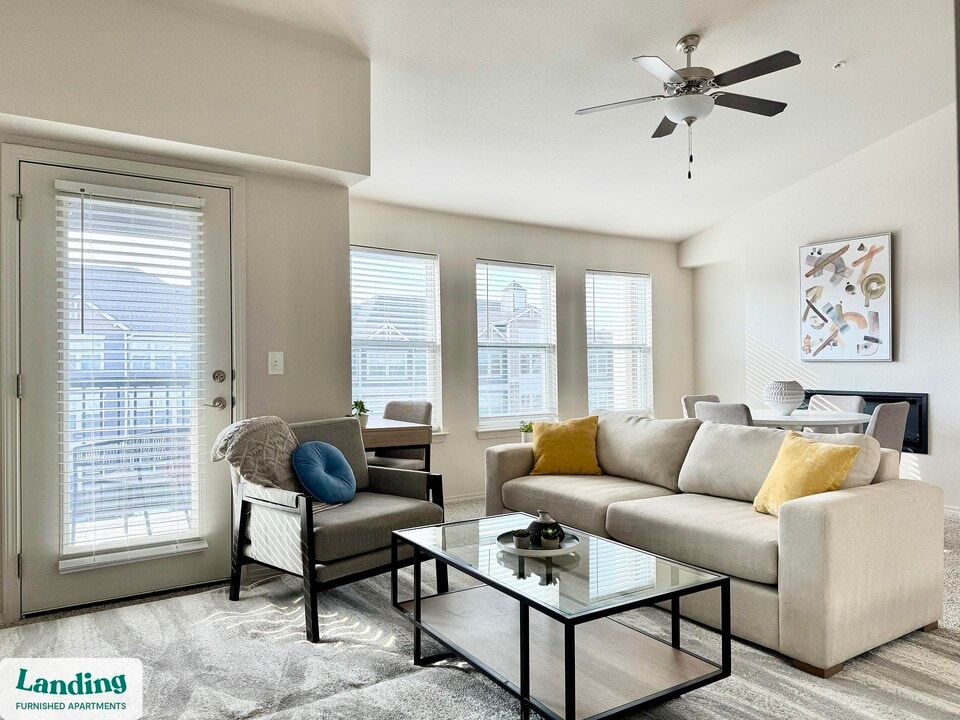 301 Towne Center Dr in Belton, MO - Foto de edificio