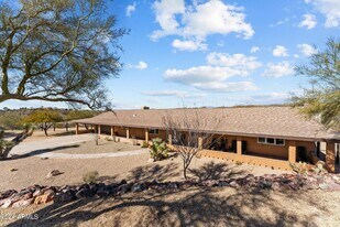 1605 N Little Stonehedge Ranch Rd in Wickenburg, AZ - Building Photo