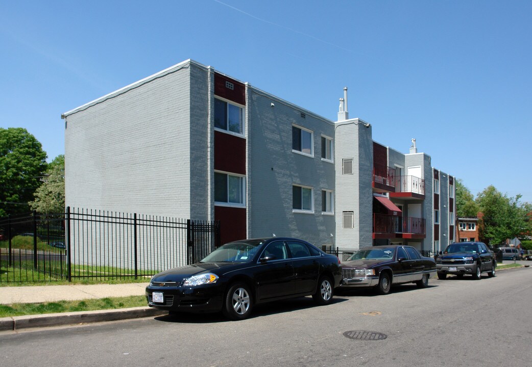 2301 Pitts Pl SE in Washington, DC - Foto de edificio