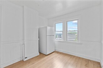 712 Oak St in Syracuse, NY - Building Photo - Building Photo