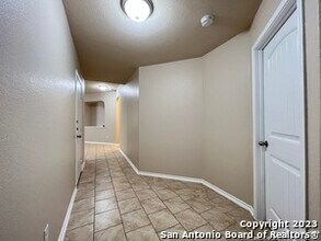 1713 London Blue in San Antonio, TX - Building Photo - Building Photo