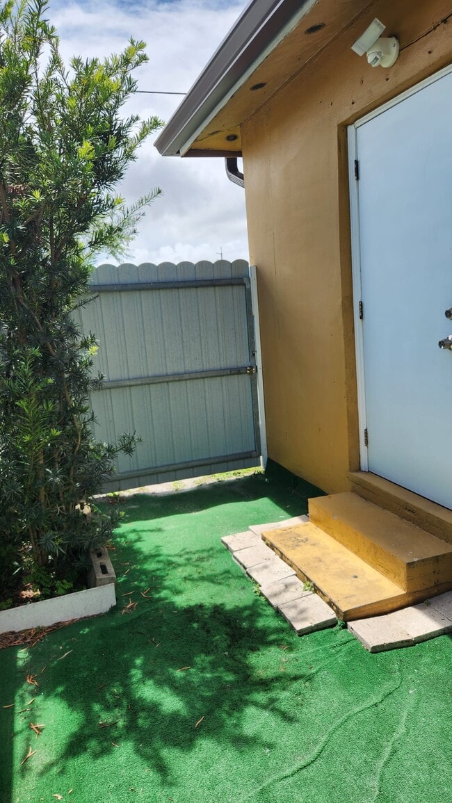 3911 SW 39th St, Unit Single Room, Unit Single Room