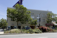 San Pablo Apartments in Emeryville, CA - Foto de edificio - Building Photo