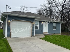 2038 N Summit Ave in Springfield, MO - Building Photo