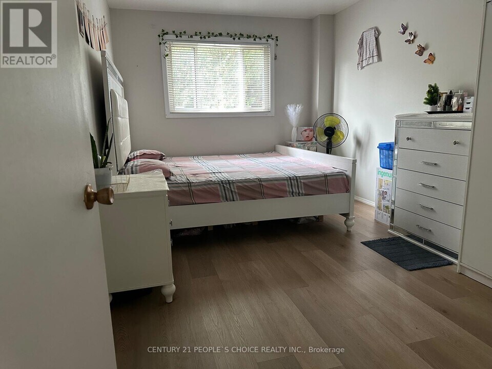 147 Bruce Beer Dr in Brampton, ON - Building Photo