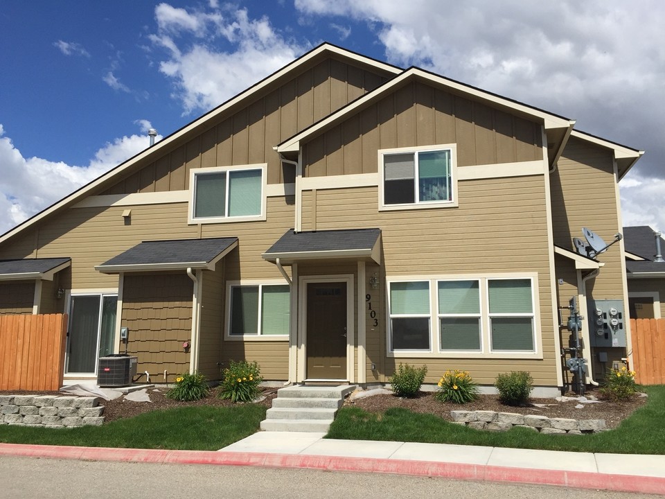 3919 Idaho Ave in Caldwell, ID - Foto de edificio