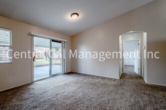 8512 Northshore Dr in Bakersfield, CA - Building Photo - Building Photo