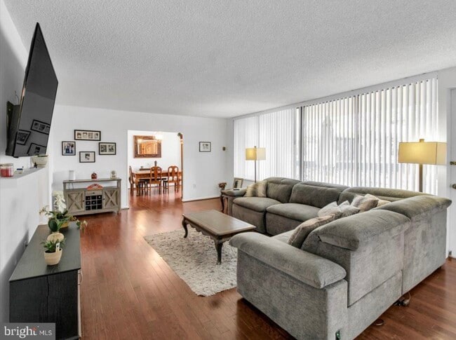 3701 S George Mason Dr, Unit 105N
