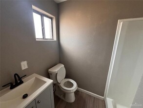 102 S Holland Ave in Mission, TX - Building Photo - Building Photo