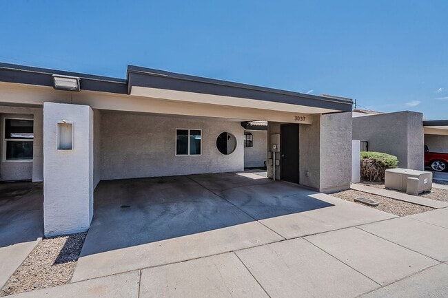3070 N 24th Ln in Phoenix, AZ - Building Photo - Building Photo