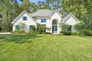 8063 Winners Cir in Mandeville, LA - Building Photo