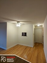 659 W Wrightwood Ave, Unit 515 Apartments