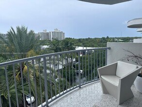 210 Sea View Dr, Unit 608 in Key Biscayne, FL - Building Photo - Building Photo