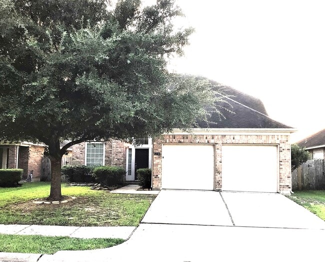 property at 2718 Lakecrest Way Dr