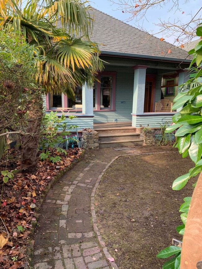 property at 6547 Greenwood Ave N