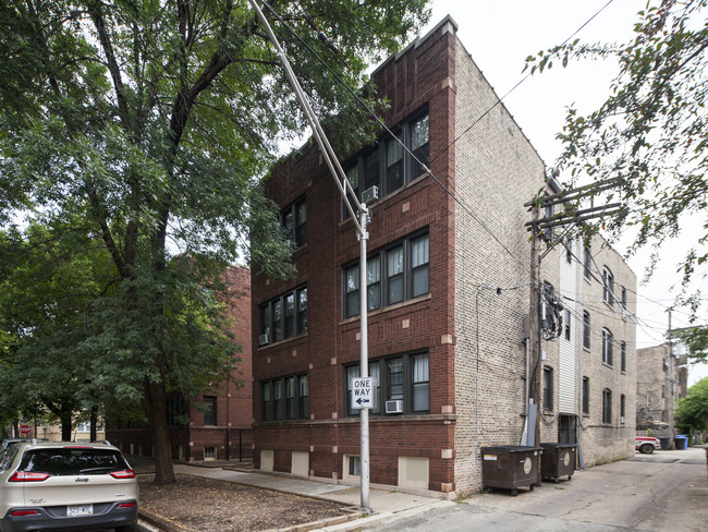 4715-25 N. Leavitt