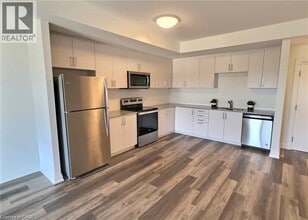 88 Gibson St in North Dumfries, ON - Building Photo - Building Photo