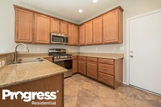 9333 Flowering Tulip Ave in Las Vegas, NV - Foto de edificio - Building Photo