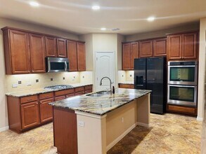 1025 Fred Couples Ct in Round Rock, TX - Foto de edificio - Building Photo