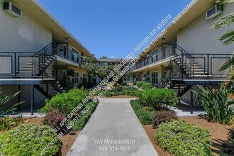 1001-1005 W Huntington Dr in Arcadia, CA - Foto de edificio - Building Photo