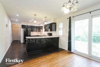5318 Glencairn Ln in Indianapolis, IN - Building Photo - Building Photo