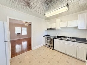 1720 E La Rua St in Pensacola, FL - Foto de edificio - Building Photo
