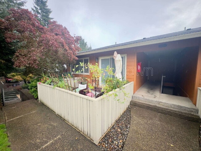 2531 SW Spring Garden St in Portland, OR - Building Photo - Building Photo