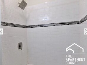 2129 N Dayton St, Unit G in Chicago, IL - Building Photo - Building Photo