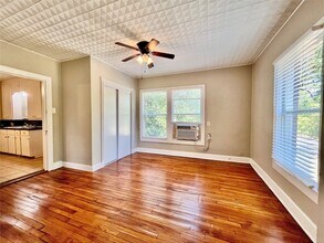 701 W Sycamore St in Denton, TX - Foto de edificio - Building Photo