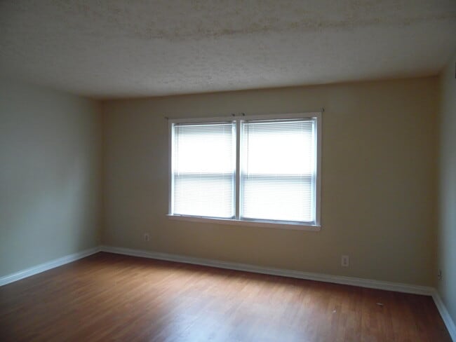 921 N Broadway in Lexington, KY - Building Photo - Building Photo